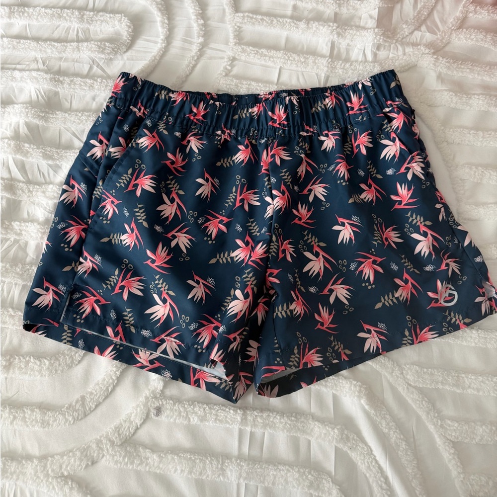 Magellan Outdoors Navy Bird of Paradise Floral Women's Athletic Shorts